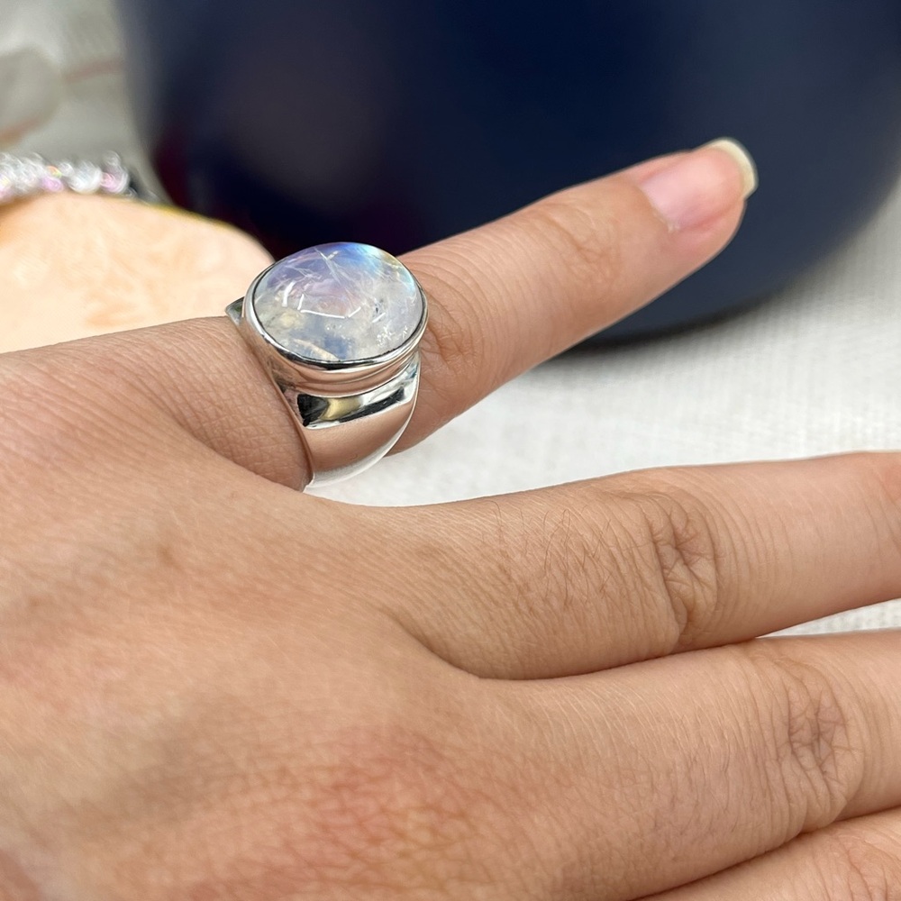 Vintage Sterling Silver Rainbow Moonstone Ring – Size 5 – Bold Artisan Design - Picture 6 of 17